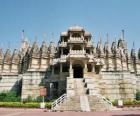 Ranakpur Tapınağı, Hindistan&#039;ın en büyük Jain tapınağı. Tapınağın mermer inşa